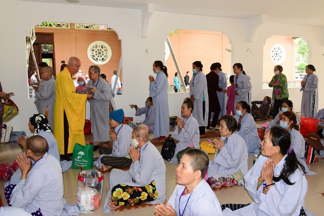 Giving gifts to oncology  patients attending One Day Retreat